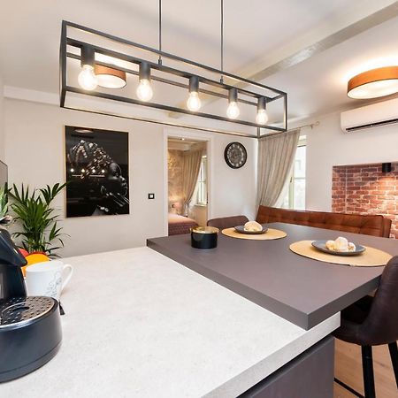 Dc II Downtown Apartment 로비니 외부 사진